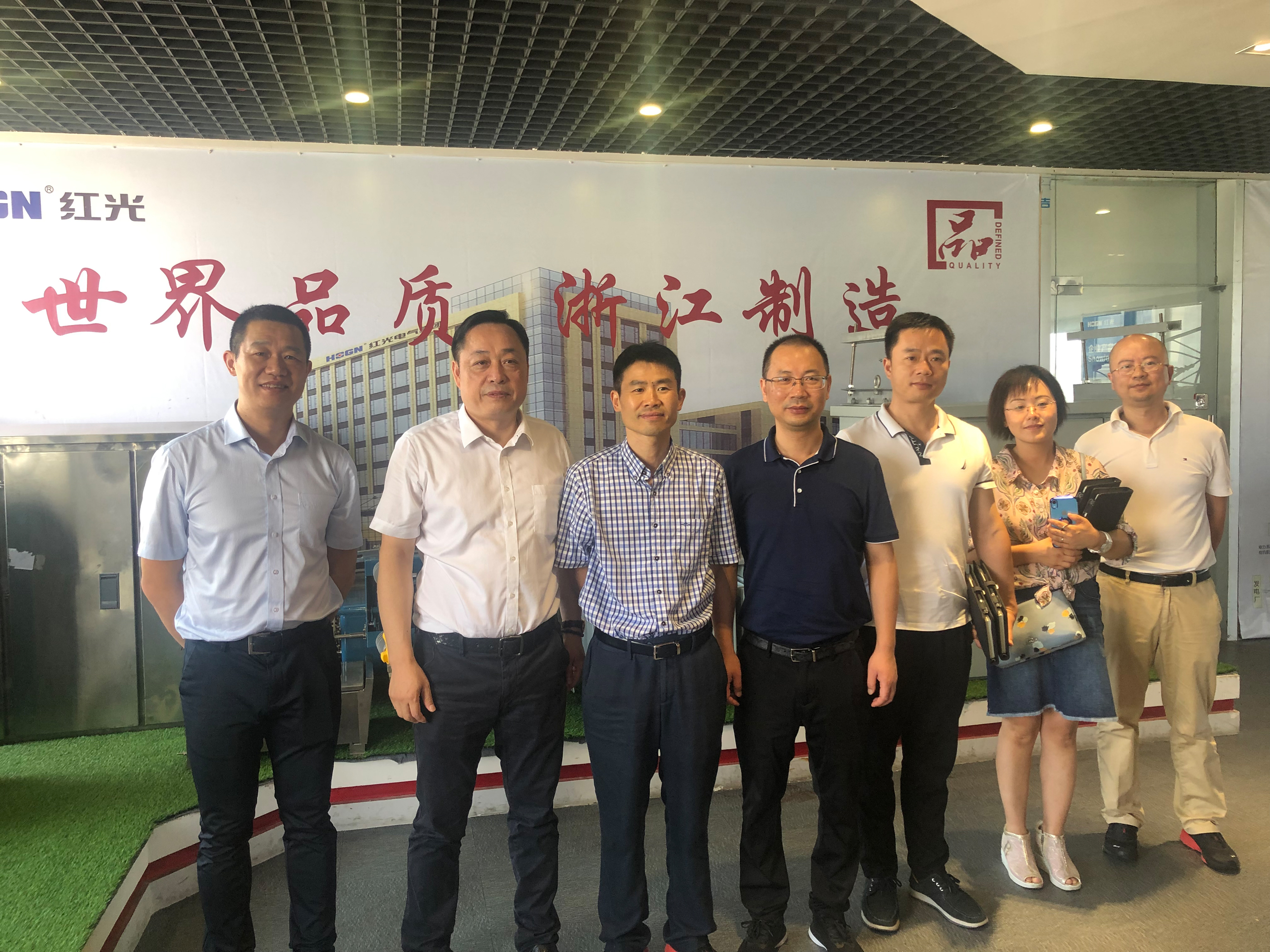 国家电力器材产品清静性能质量监视磨练中心执行董事、党委书记钟晖一行 莅临银娱优越会调研